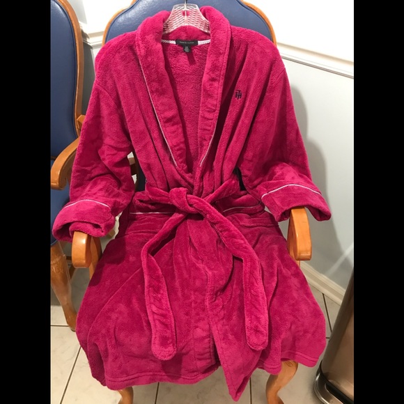 Tommy Hilfiger fuschia pink plush robe - Picture 12 of 15